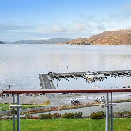 Awesome In W/ 2 Bedrooms Apartament