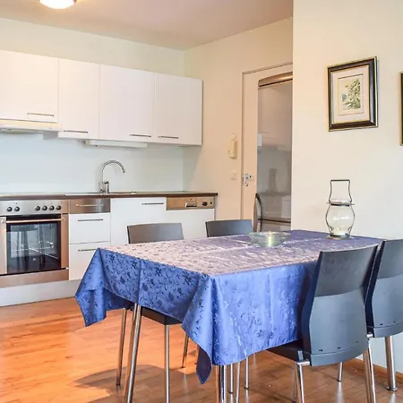Awesome In W/ 2 Bedrooms Apartment